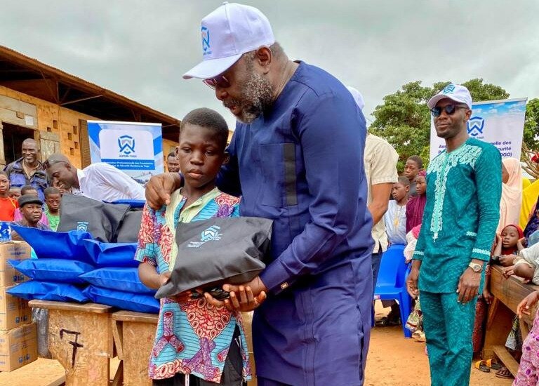 Don de fournitures scolaires à l'EPP de la région centrale de Didaoure à Sokode
